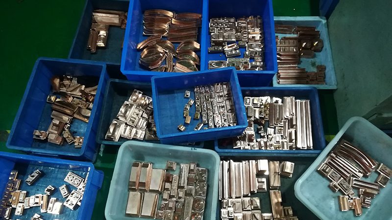 汽车底盘五金模具：揭秘其关键技术与选型要点**