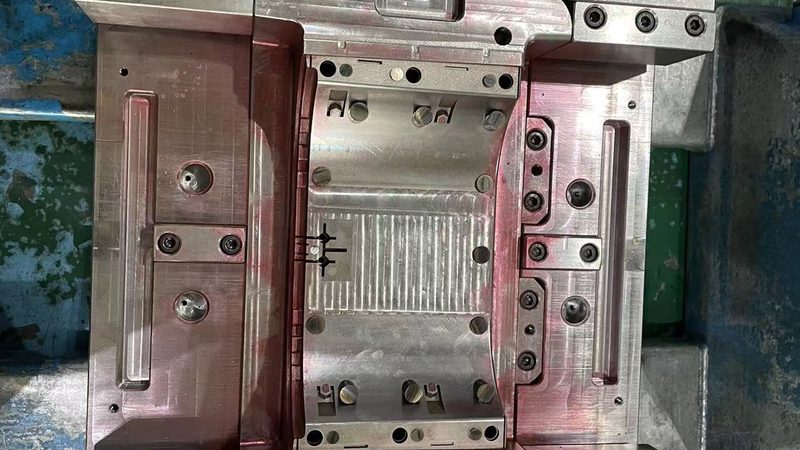 高精密塑胶模具：报价背后的关键参数解析**