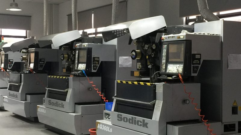 汽车模具厂家定制周期：揭秘影响速度的关键因素