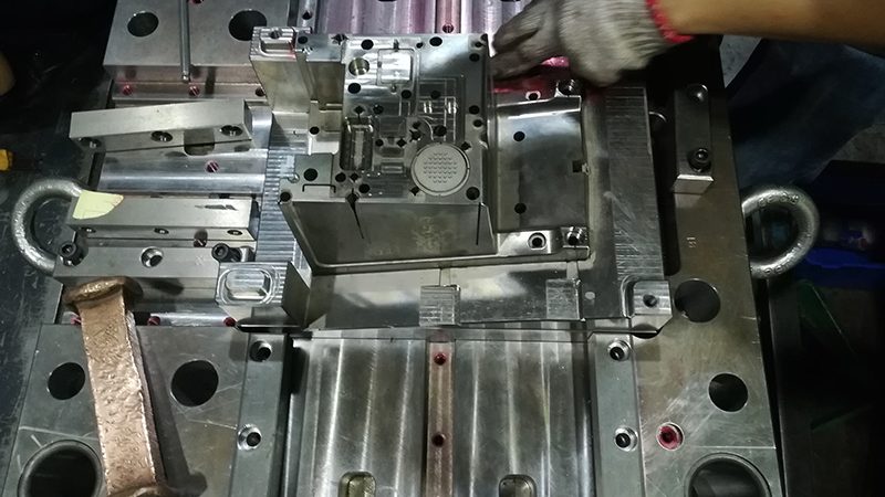 智能家电外壳模具加工：从设计到成型的关键步骤**