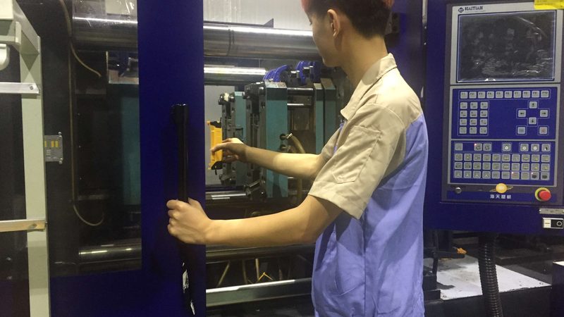 液体硅胶模具与橡胶模具耐用品类对比解析
